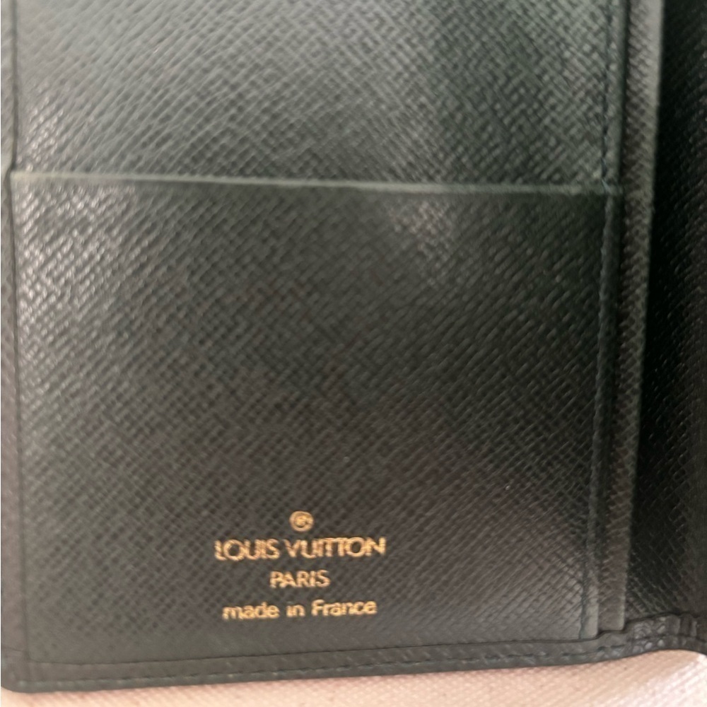 Louis Vuitton Taiga Leather Bifold Long Wallet  Green - Picture 6 of 13